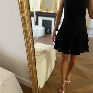 Robe Sandro noire volants sur le bas