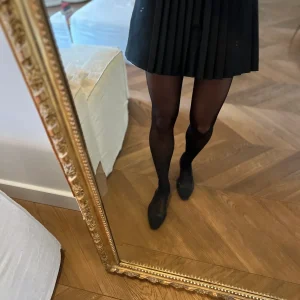 Maje - Jupe short plissée noire