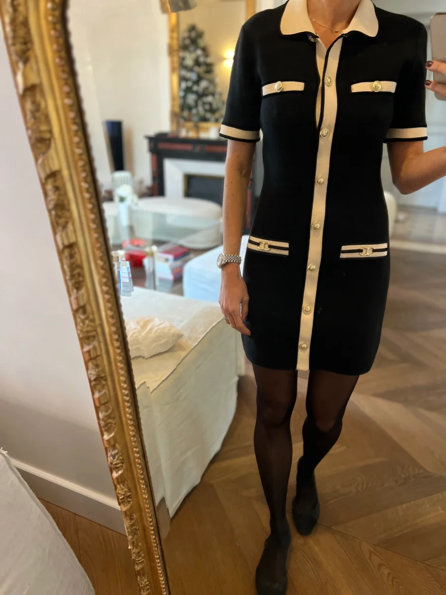 Maje - Robe noire col et bordure beige boutons dorés – Image 2