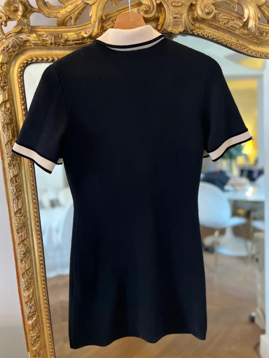 Maje - Robe noire col et bordure beige boutons dorés – Image 7