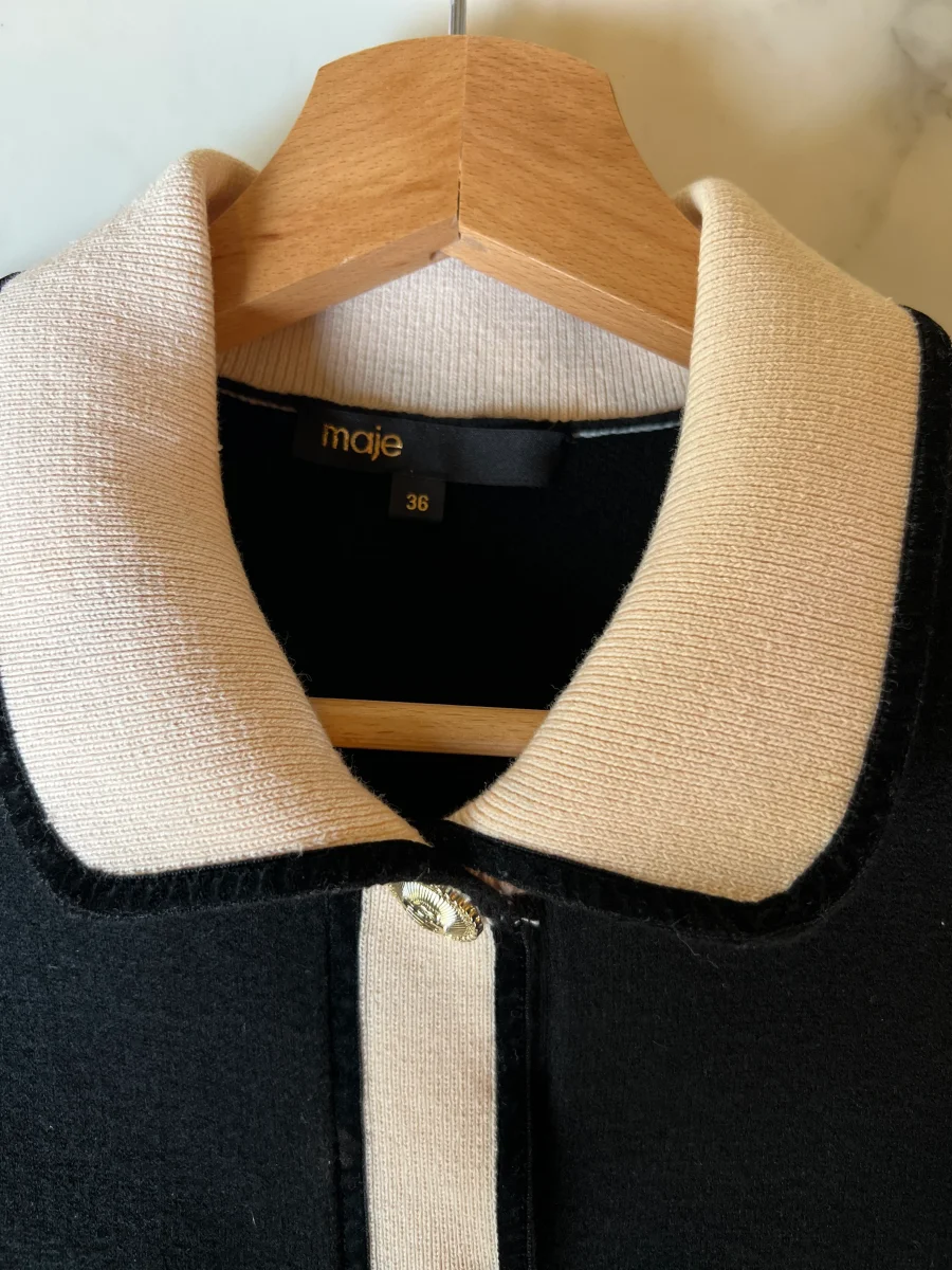 Maje - Robe noire col et bordure beige boutons dorés – Image 9