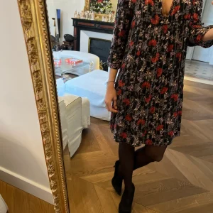 Robe Ba&sh noire irisée à fleurs