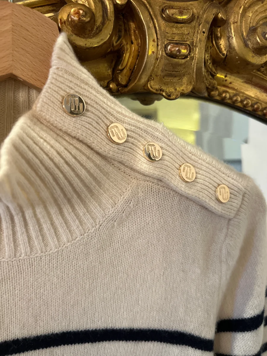 Maje - Pull en cachemire rayé ecru – Image 5