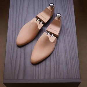 Shoe trees « made to our lasts »