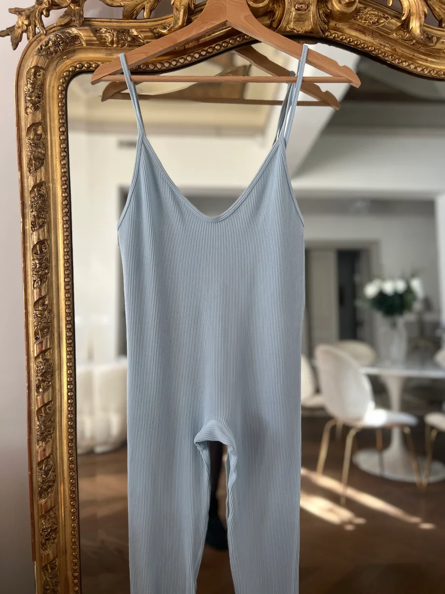 Malika Menard Combinaison Pretty Little Thing bleu ciel – Image 5