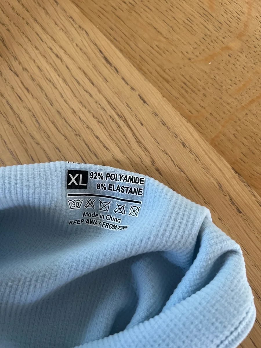 Malika Menard Combinaison Pretty Little Thing bleu ciel – Image 7