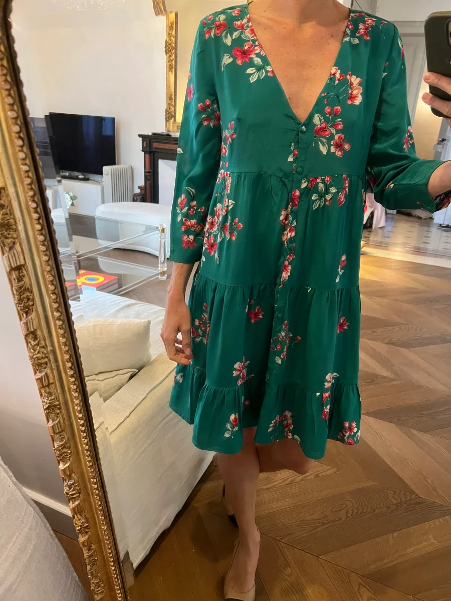 Robe Sézane en soie verte à fleurs – Image 2