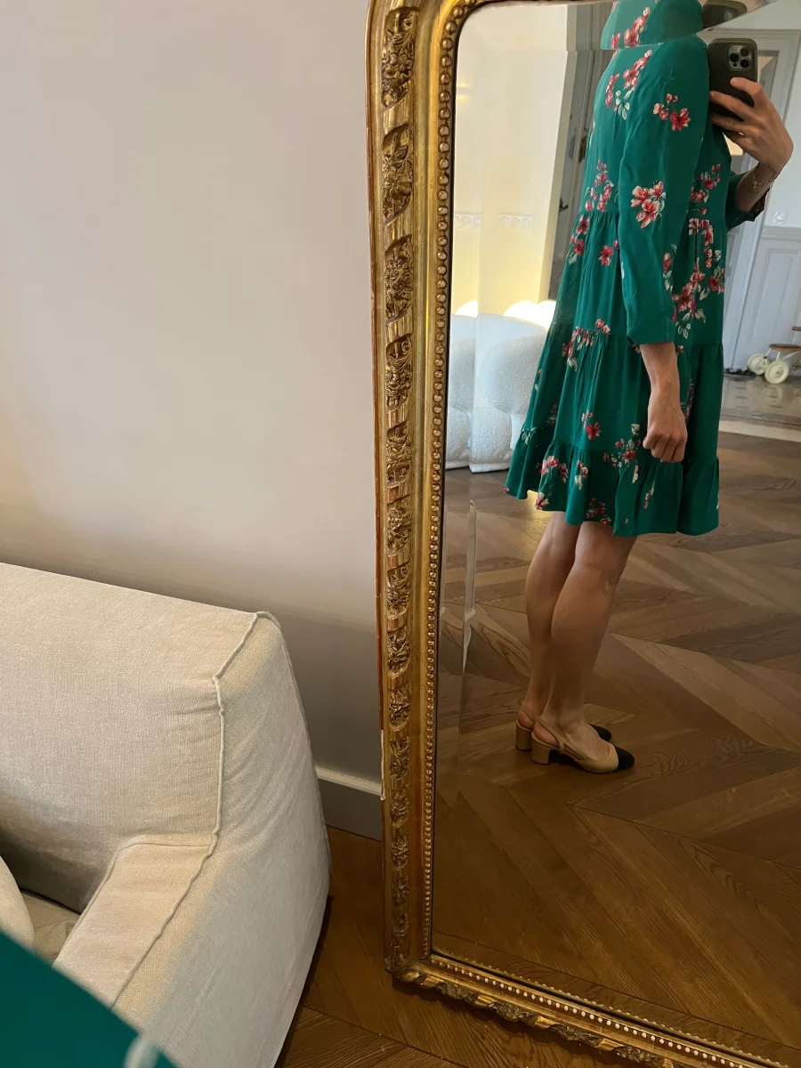 Robe Sézane en soie verte à fleurs – Image 3