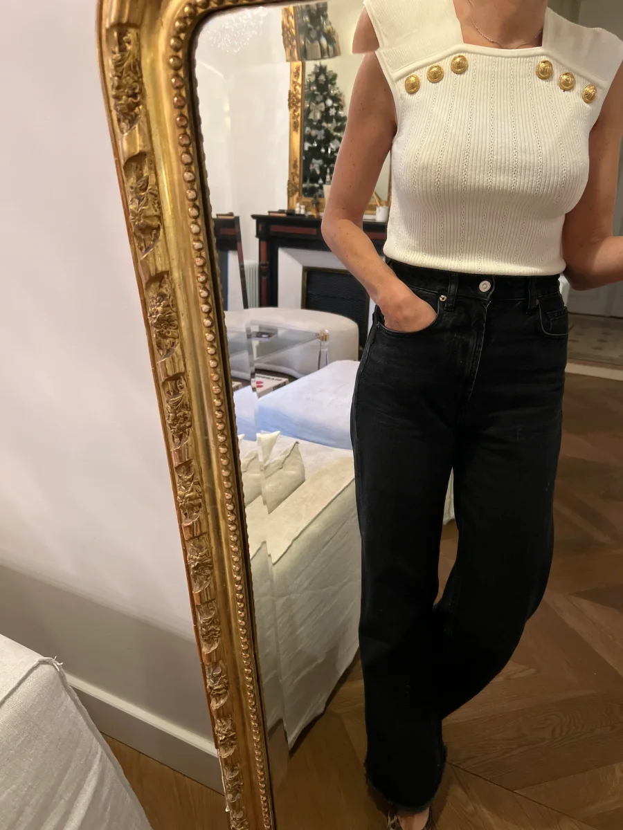 Balmain - Haut blanc boutons dorés – Image 4