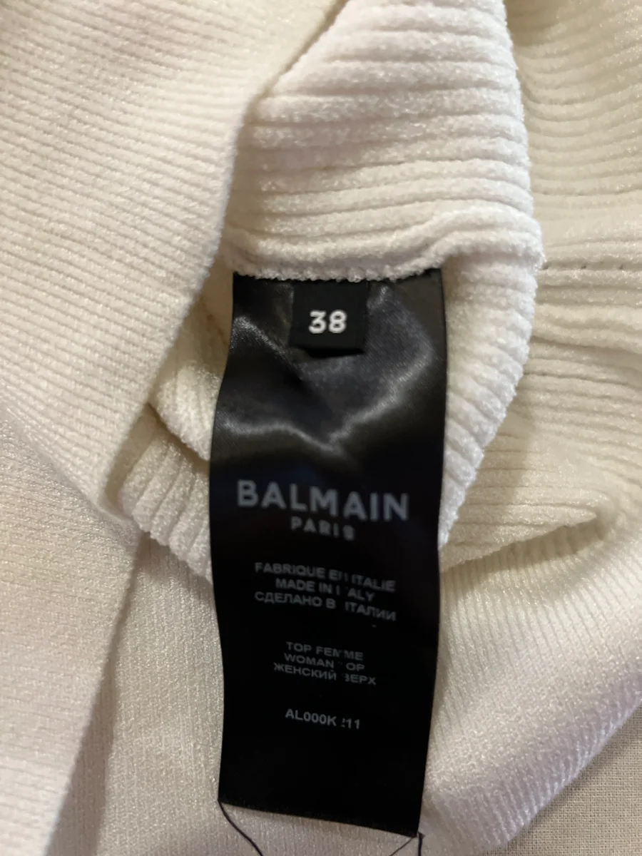 Balmain - Haut blanc boutons dorés – Image 8