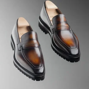 Le Lincoln – Mocassin en veau patiné sur semelle gomme commando