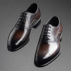 Richelieu Edouard – Plastron & bout fleuri – Patine marron chocolat