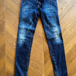 Ariane Brodier Jean Dsquared bleu brut foncé