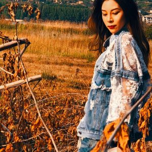 Blouson en jean vintage et transparent avec broderie et dentelle pour femme