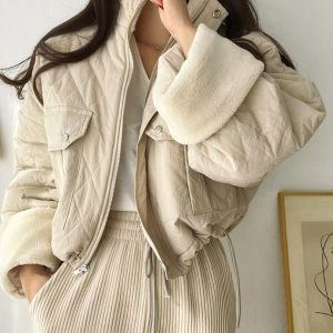 Blouson matelassé femme court avec coupe bouffante et ourlet manche polaire beige
