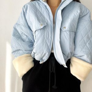 Blouson matelassé femme court avec coupe bouffante et ourlet manche polaire bleu