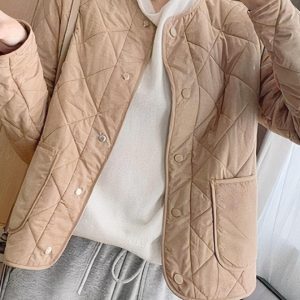 Blouson matelassé femme court et fin avec boutons pression