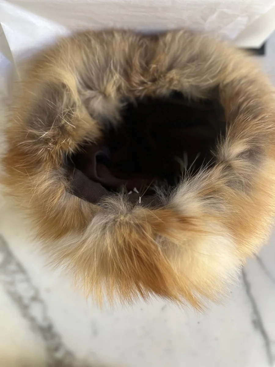 Couvre tête en peau et fourrure beige – Image 5