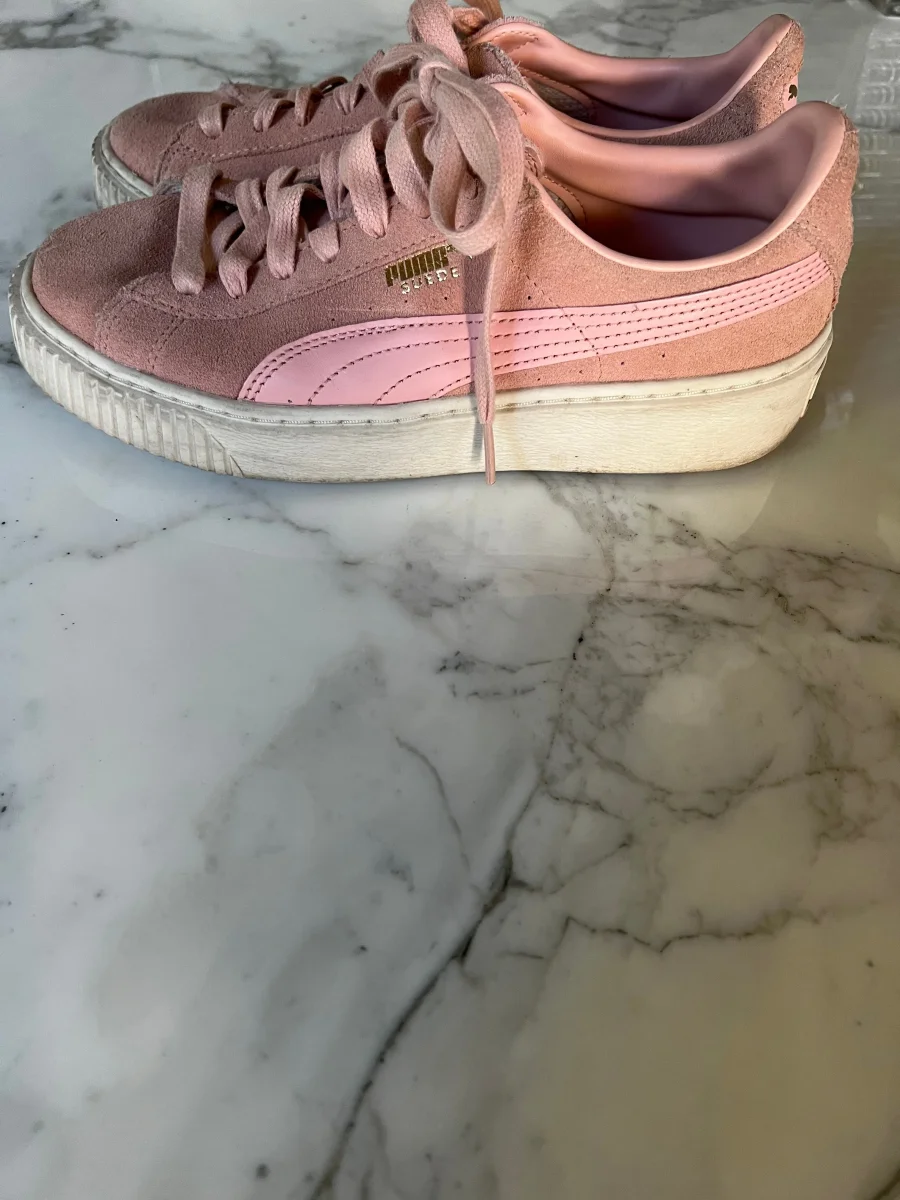 Charlotte Pirroni Baskets Puma rose clair suede