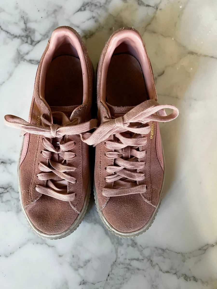 Charlotte Pirroni Baskets Puma rose clair suede – Image 3