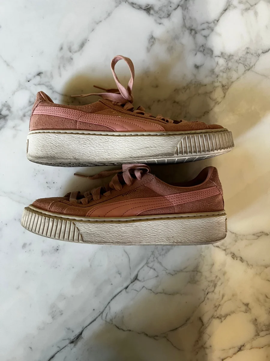 Charlotte Pirroni Baskets Puma rose clair suede – Image 7