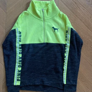 Charlotte Pirroni Haut de Jogging Victoria Secret noir et fluo