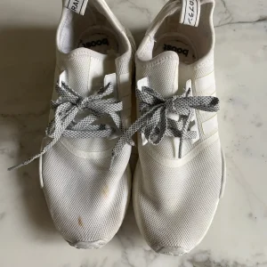 Charlotte Pirroni Homme Baskets adidas boots ecru