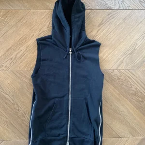 Charlotte Pirroni Homme Veste noire sans manche Balmain