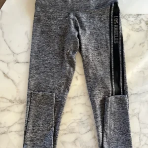 Charlotte Pirroni Legging Pink Yoga gris