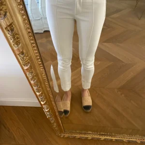 Charlotte Pirroni Pantalon blanc Zara classique