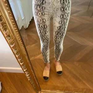 Charlotte Pirroni Pantalon slim Zara serpent