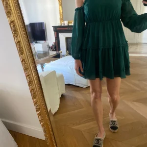 Charlotte Pirroni Robe Nakd vert bouteille