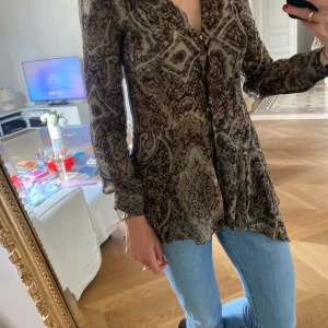 Chemise Zara fluide kaki et noire