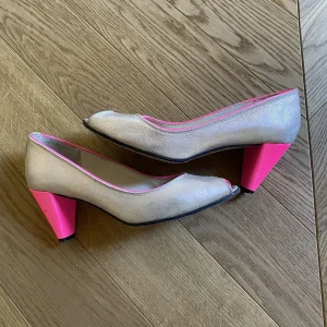 Escarpins à talons fluo Kromatik