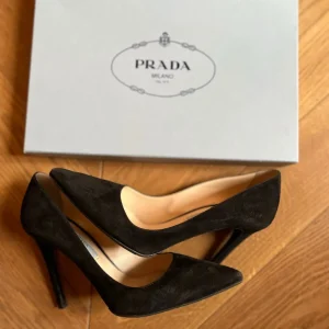 Escarpins Prada noir pointus