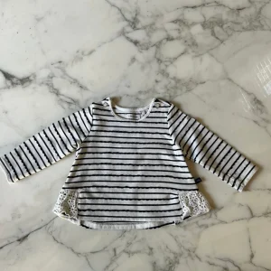 Haut manche longue rayé noir et blanc avec dentelle 6 mois
