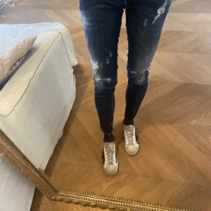 Jean Dsquared bleu déchiré