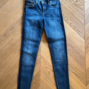 Jean Liu Jo bleu avec strass