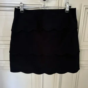 Jupe Sandro noir petits volants