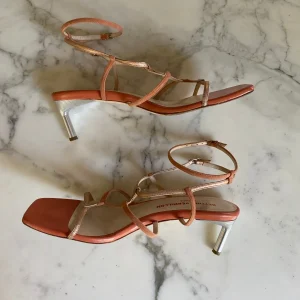 Marine Lorphelin Sandales à talons Bettina Vermillon