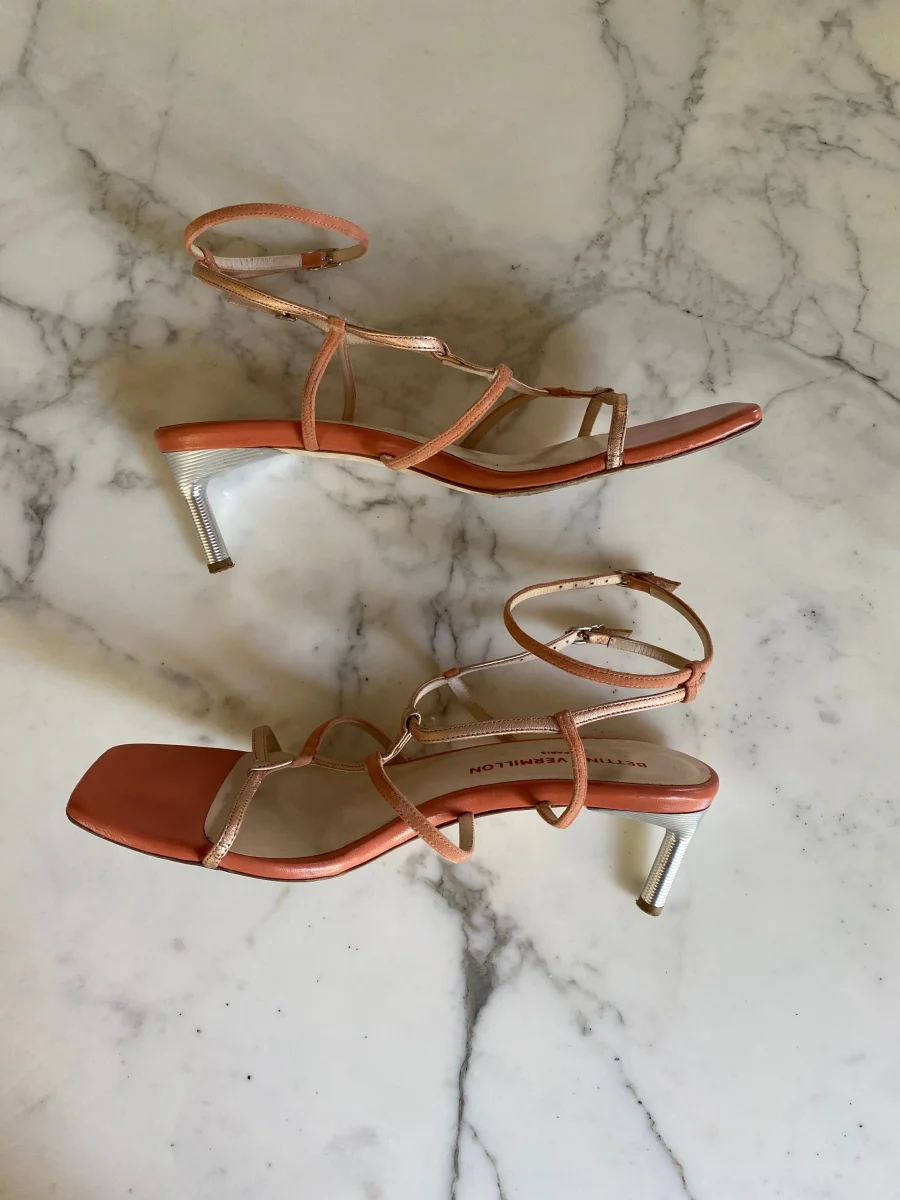 Marine Lorphelin Sandales à talons Bettina Vermillon