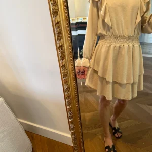 Robe beige New Collection