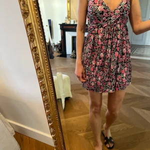 Robe Bershka neuve à fleurs