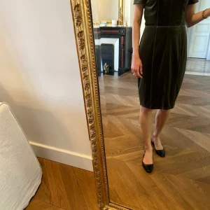 Robe Paper Dolls London kaki en velours