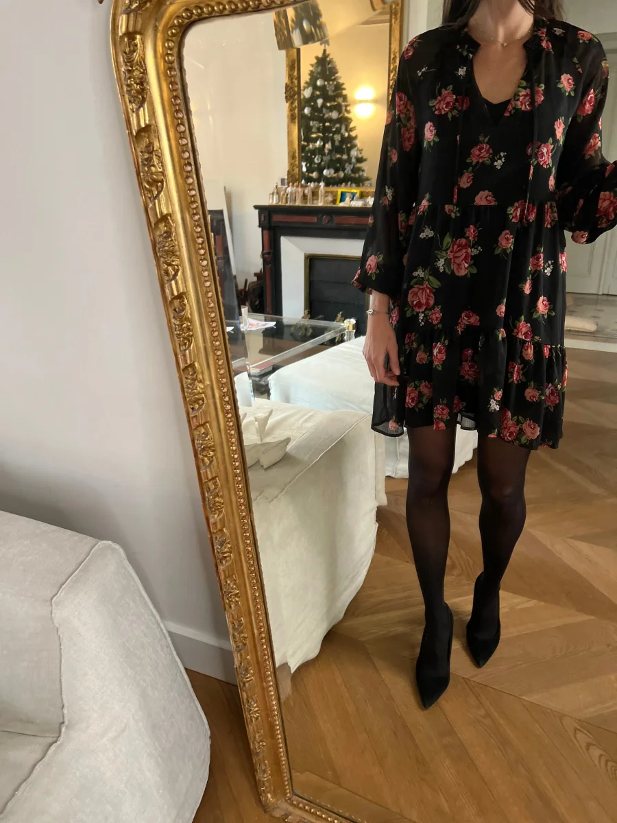 Robe Stradivarius noir à fleurs roses – Image 4