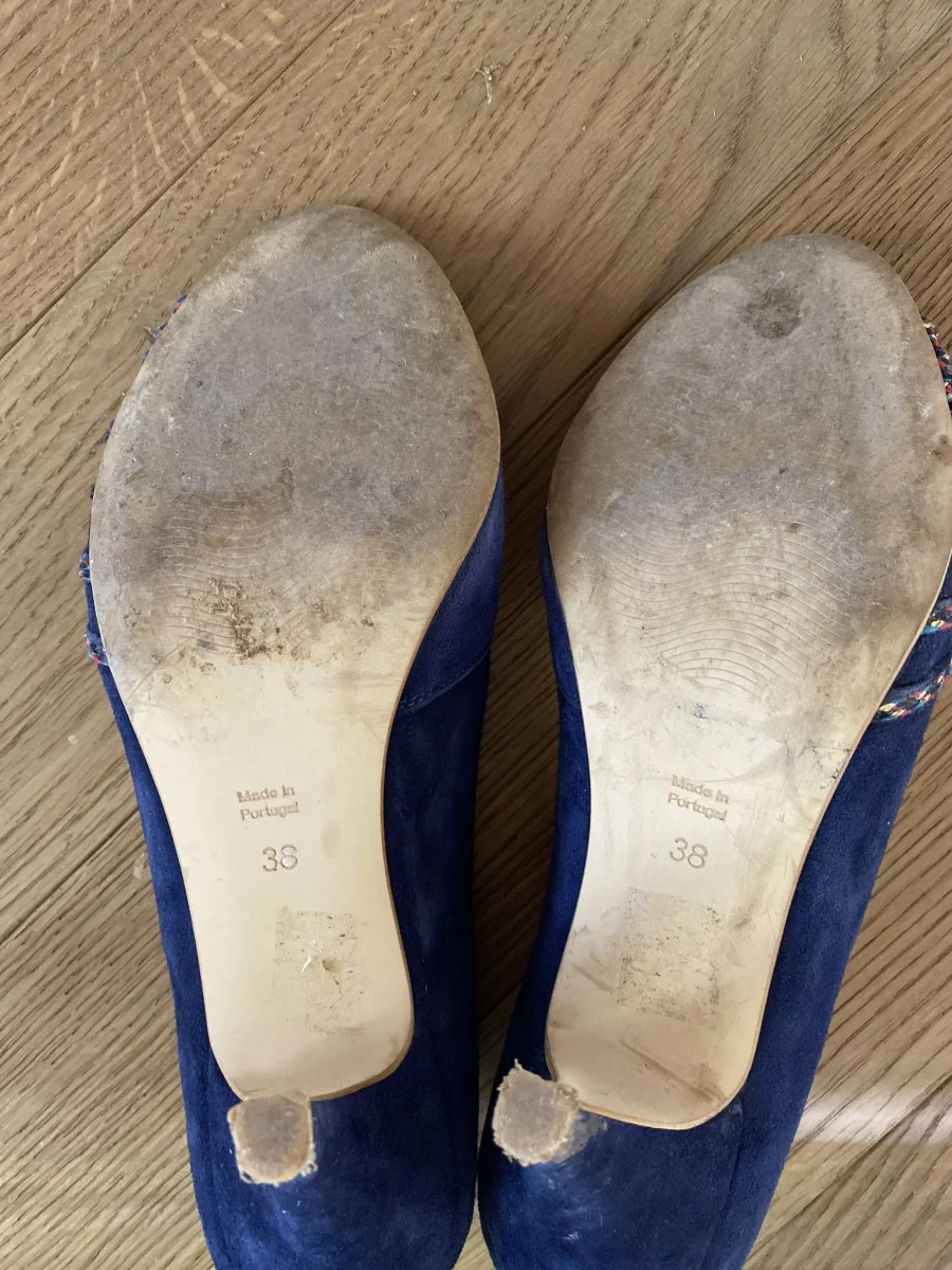 Sandales à talons Petite Mendigote en daim bleu nuit – Image 8