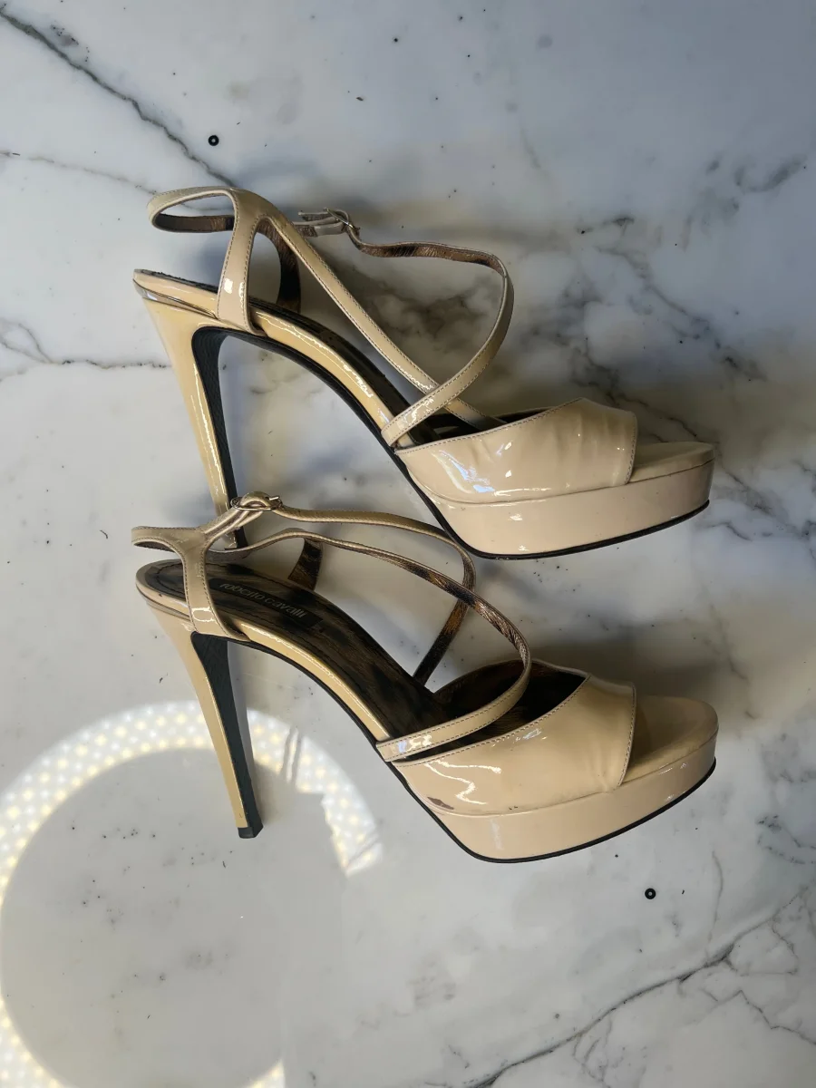 Sandales Roberto Cavalli vernis beige – Image 3