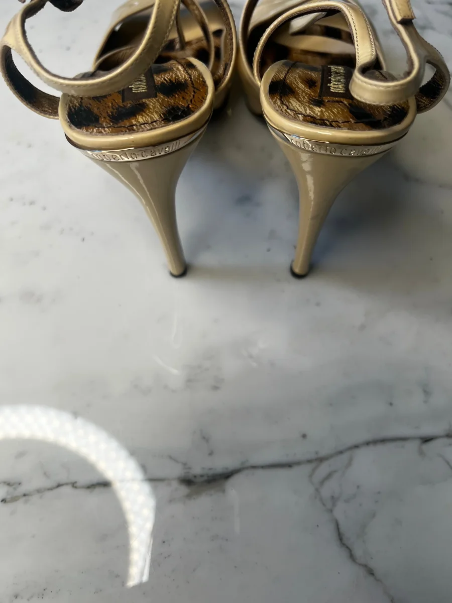Sandales Roberto Cavalli vernis beige – Image 7