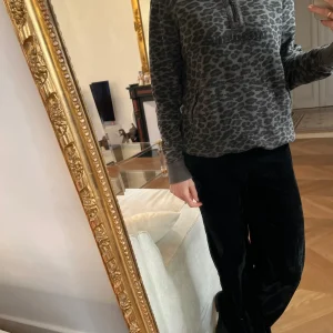 Sweat Kaki American Eagle