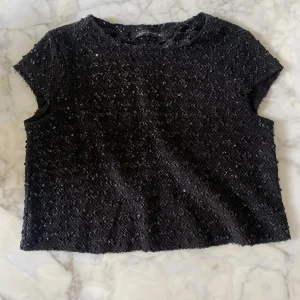 T shirt Zara noir court avec petites paillettes